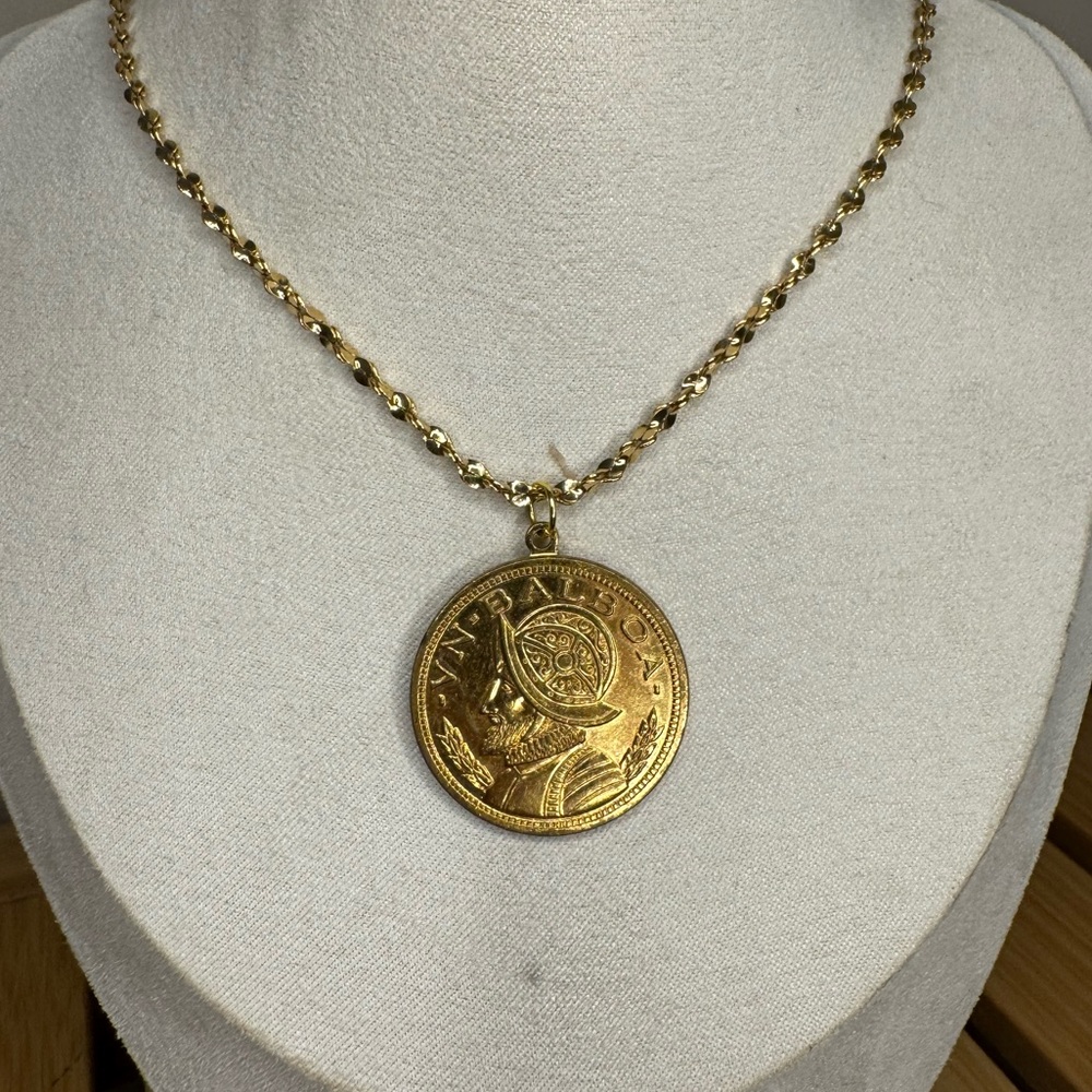 Vasco Núñez de Balboa Gold coin Pendant on 20” twist gold chain